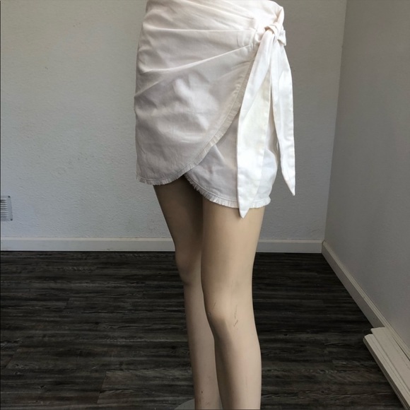 ELINA SEA for the ordinary mini wrap skirt cream - Picture 3 of 4